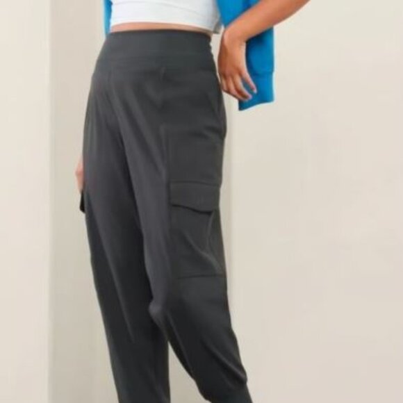 Athleta Venice High Rise Cargo Jogger - Size XSmall - NWT - Color Black Sand - Picture 4 of 5